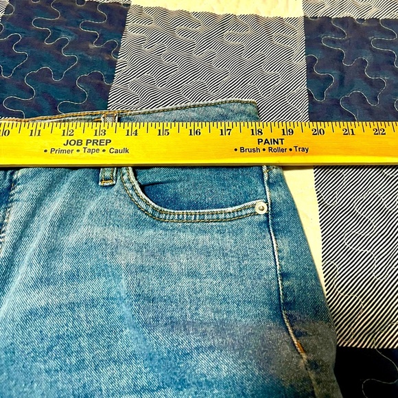 Women’s Crown & Ivy High Rise Cropped Distressed Jeans - 14 - Picture 7 of 12